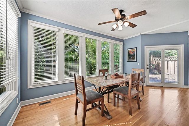 8033 Clearwater Drive, Parkville, MO 64152