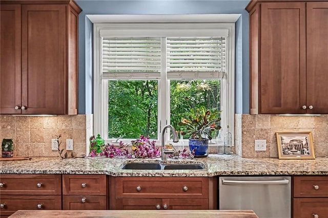 8033 Clearwater Drive, Parkville, MO 64152