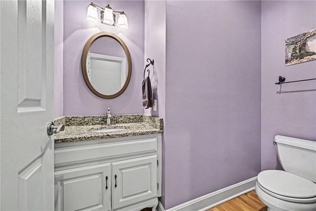 8033 Clearwater Drive, Parkville, MO 64152