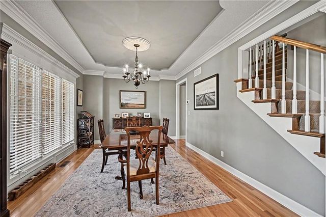 8033 Clearwater Drive, Parkville, MO 64152