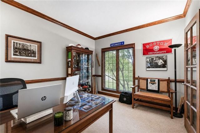 8033 Clearwater Drive, Parkville, MO 64152