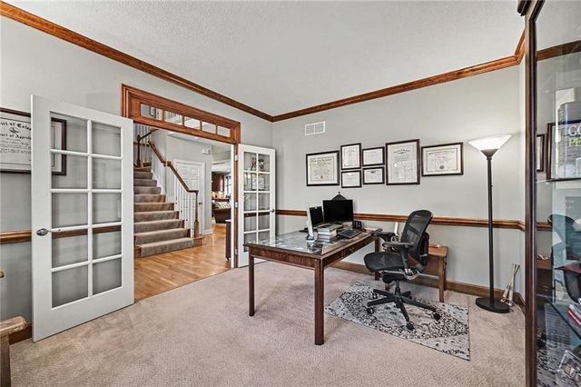 8033 Clearwater Drive, Parkville, MO 64152
