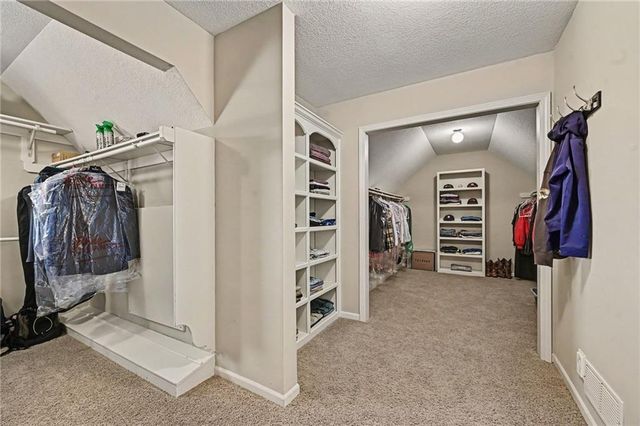8033 Clearwater Drive, Parkville, MO 64152