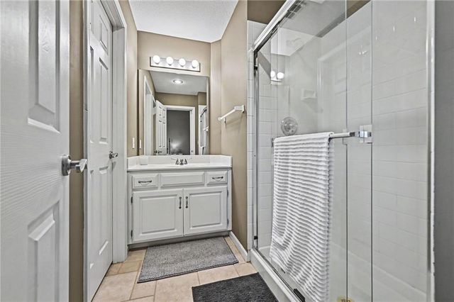 8033 Clearwater Drive, Parkville, MO 64152