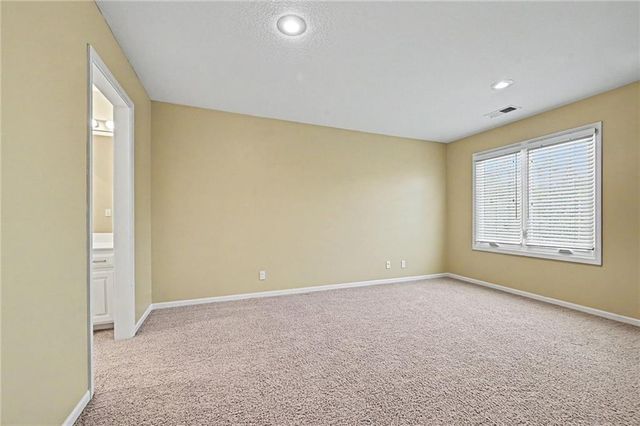 8033 Clearwater Drive, Parkville, MO 64152