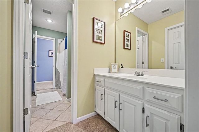 8033 Clearwater Drive, Parkville, MO 64152