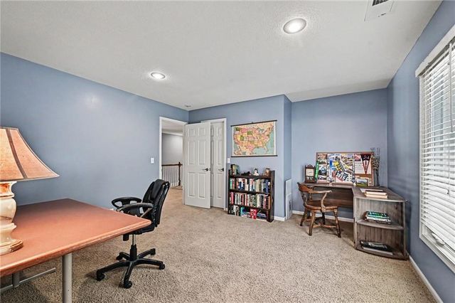 8033 Clearwater Drive, Parkville, MO 64152