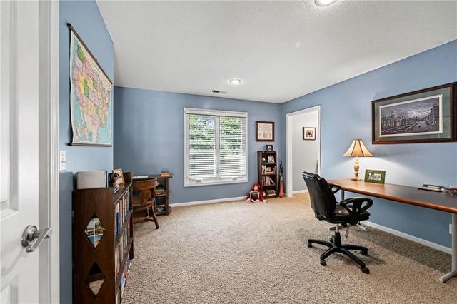 8033 Clearwater Drive, Parkville, MO 64152