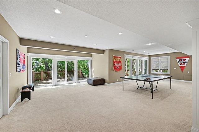 8033 Clearwater Drive, Parkville, MO 64152