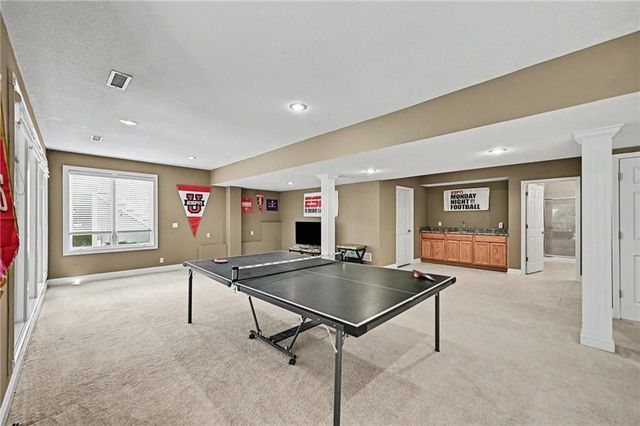 8033 Clearwater Drive, Parkville, MO 64152