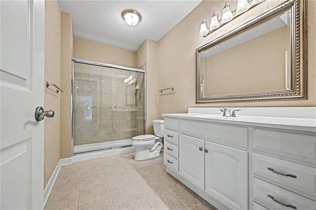 8033 Clearwater Drive, Parkville, MO 64152
