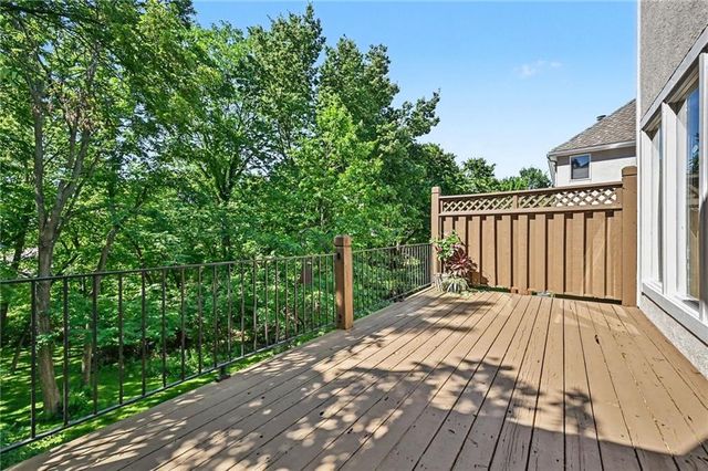 8033 Clearwater Drive, Parkville, MO 64152