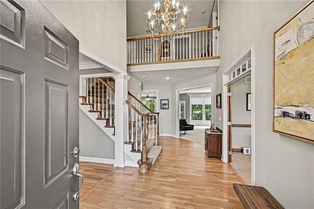 8033 Clearwater Drive, Parkville, MO 64152