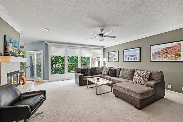 8033 Clearwater Drive, Parkville, MO 64152