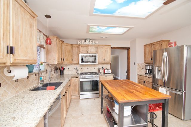 757 Winding Oak Bend, Lake Dallas, TX 75065