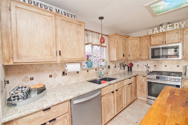 757 Winding Oak Bend, Lake Dallas, TX 75065