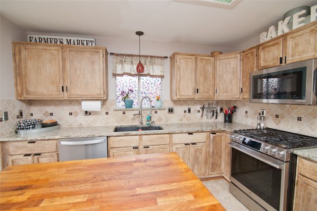 757 Winding Oak Bend, Lake Dallas, TX 75065