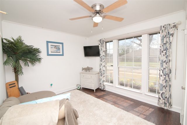 757 Winding Oak Bend, Lake Dallas, TX 75065