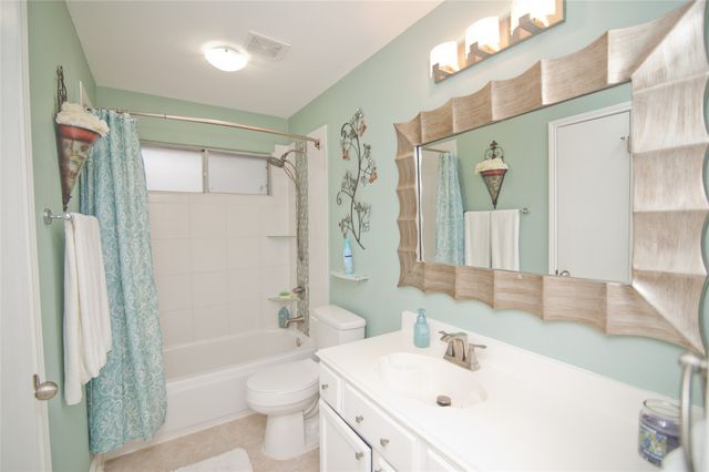 757 Winding Oak Bend, Lake Dallas, TX 75065