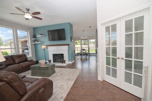 757 Winding Oak Bend, Lake Dallas, TX 75065