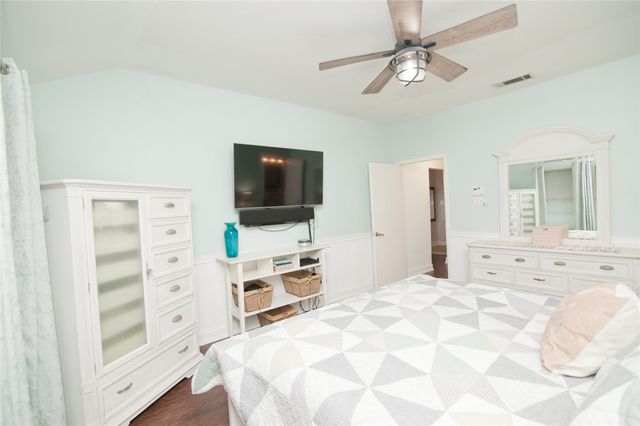 757 Winding Oak Bend, Lake Dallas, TX 75065