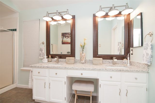 757 Winding Oak Bend, Lake Dallas, TX 75065