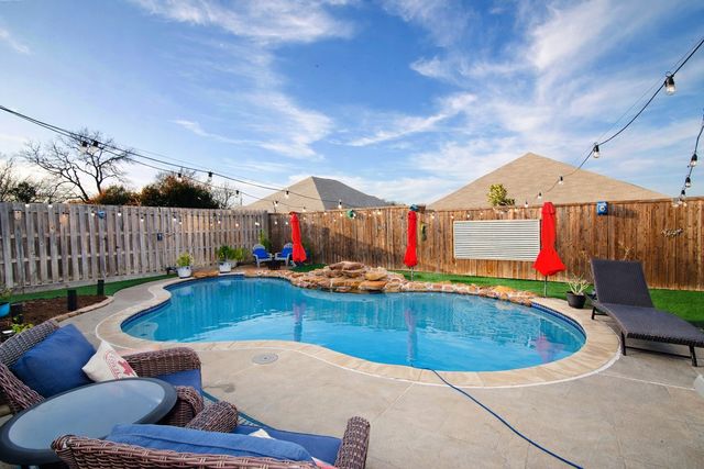 757 Winding Oak Bend, Lake Dallas, TX 75065