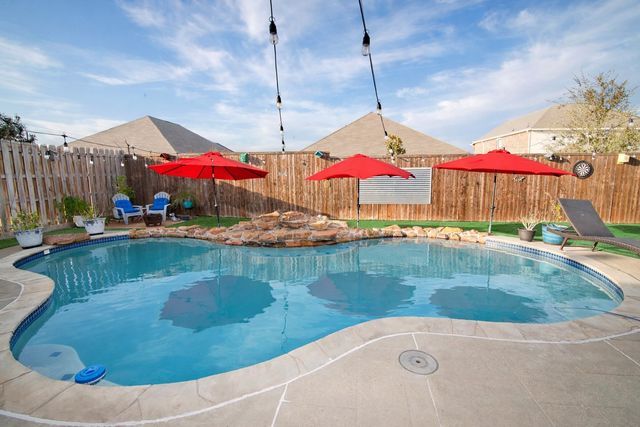 757 Winding Oak Bend, Lake Dallas, TX 75065