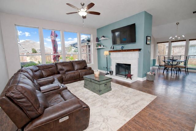 757 Winding Oak Bend, Lake Dallas, TX 75065