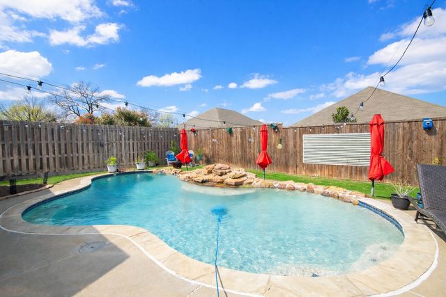 757 Winding Oak Bend, Lake Dallas, TX 75065