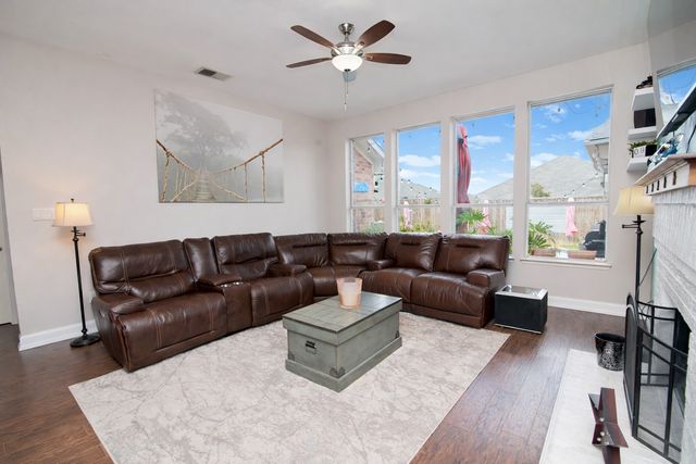 757 Winding Oak Bend, Lake Dallas, TX 75065