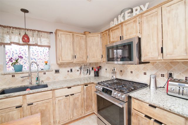 757 Winding Oak Bend, Lake Dallas, TX 75065