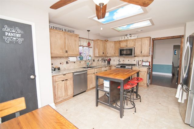 757 Winding Oak Bend, Lake Dallas, TX 75065