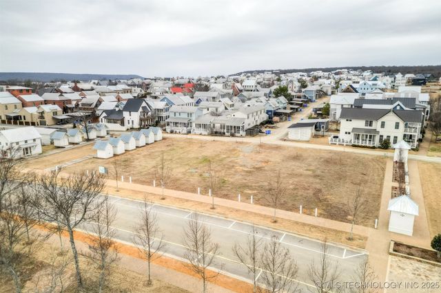 43 Water Street, Carlton Landing, OK 74432