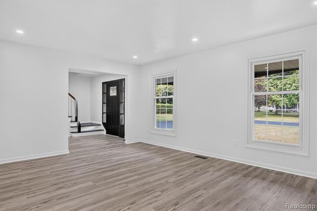 16941 Shrewsbury Street, Livonia, MI 48154