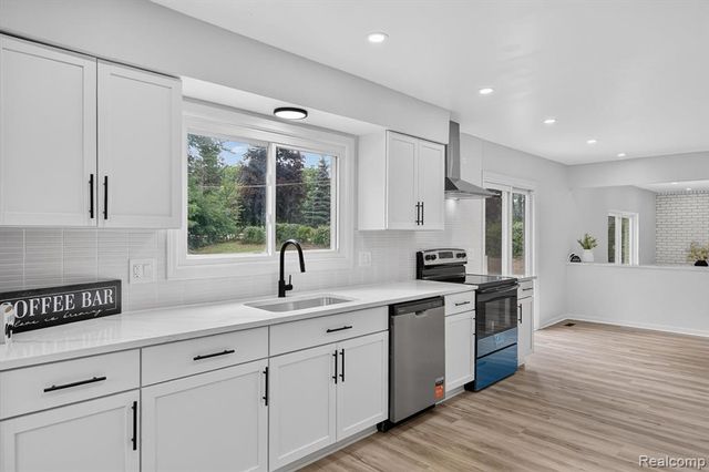 16941 Shrewsbury Street, Livonia, MI 48154