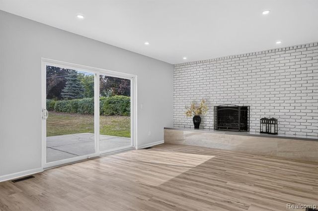 16941 Shrewsbury Street, Livonia, MI 48154