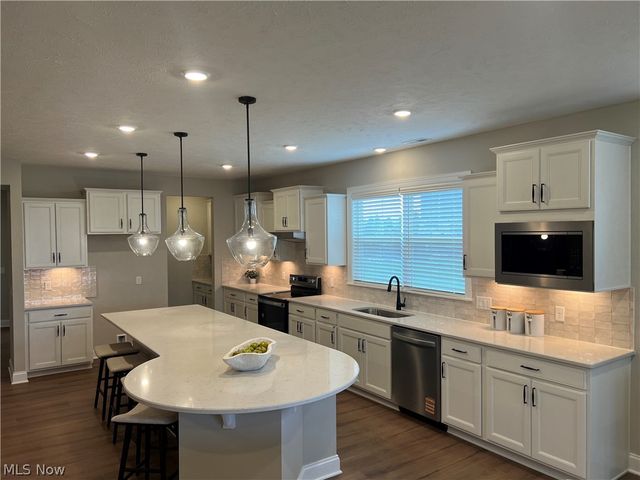 913 Arthur Trail, Aurora, OH 44202