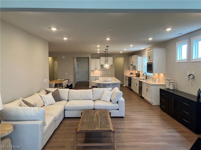 913 Arthur Trail, Aurora, OH 44202