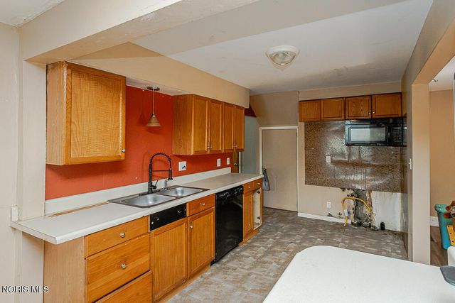 2225 Rood Street, Toledo, OH 43613