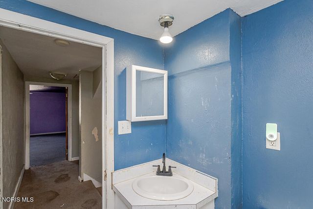 2225 Rood Street, Toledo, OH 43613