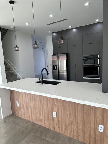 4655 SW 32nd Ave 2B, Dania Beach, FL 33312