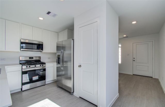 9011 Cape Birdland Drive, Baytown, TX 77521