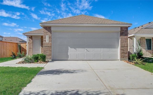 9011 Cape Birdland Drive, Baytown, TX 77521