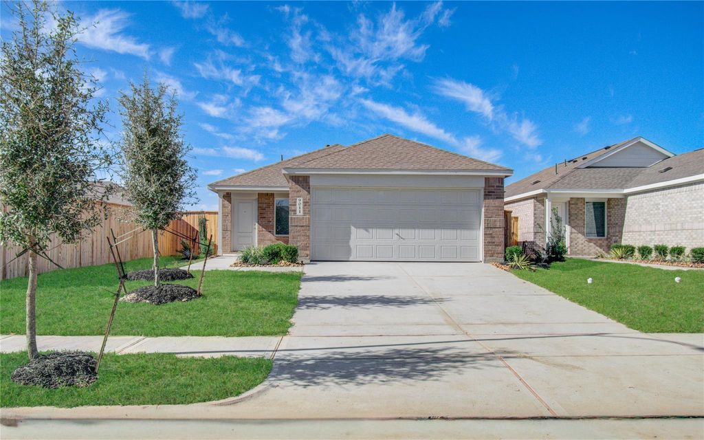9011 Cape Birdland Drive, Baytown, TX 77521