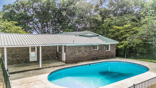 824 Carter Blake Rd, Tullahoma, TN 37388