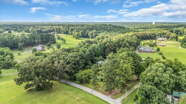 824 Carter Blake Rd, Tullahoma, TN 37388