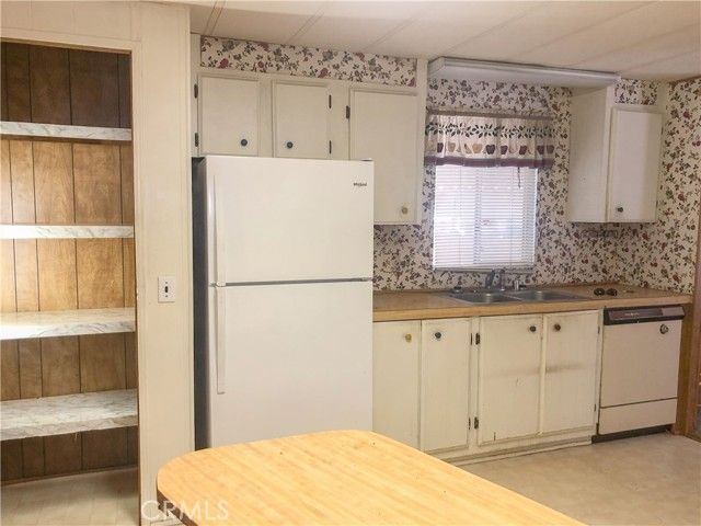 400 E Roberts 99, Bakersfield, CA 93308