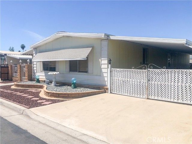 400 E Roberts 99, Bakersfield, CA 93308