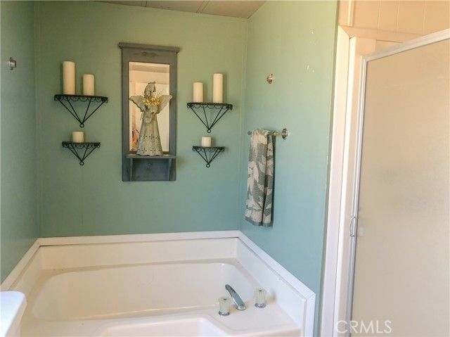 400 E Roberts 99, Bakersfield, CA 93308